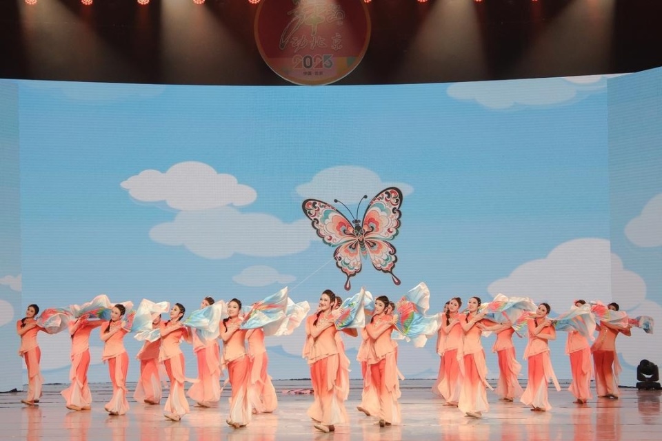 濰坊原創(chuàng)廣場(chǎng)舞《箏箏日上》閃耀全國(guó)展演，文化經(jīng)紀(jì)人服務(wù)助力非遺傳承